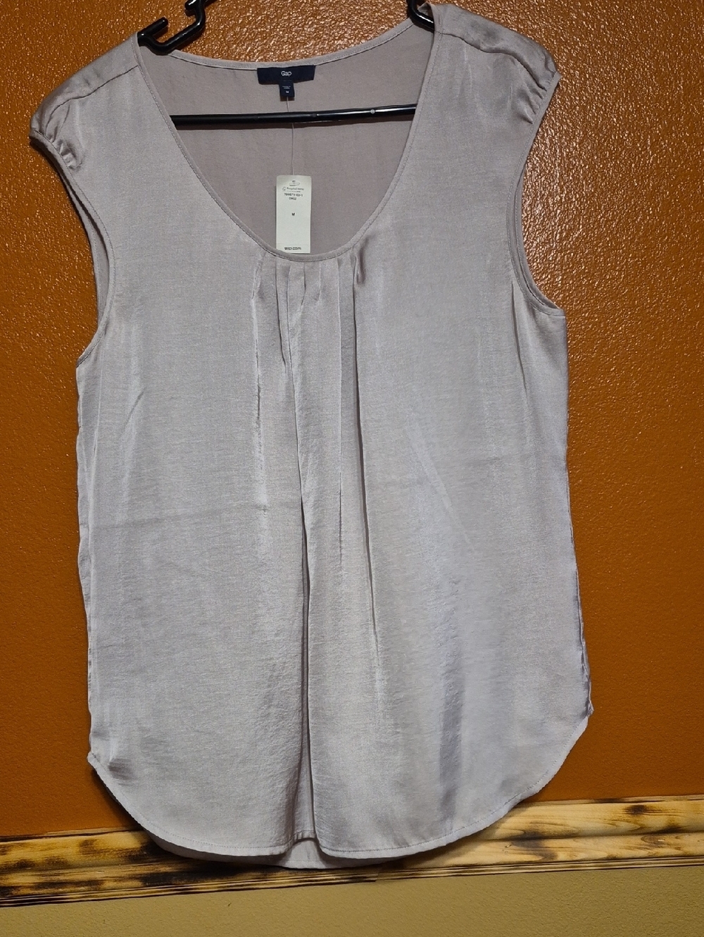 GAP Sleeveless Pleat-Front in Light Taupe